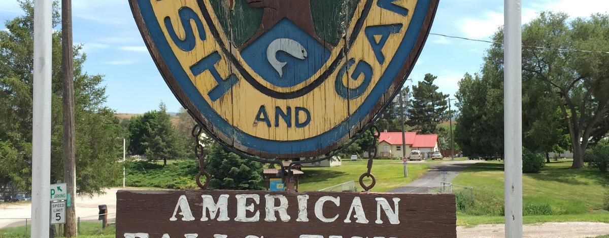 American Falls Fish Hatchery informational signs vertical shot June 2016