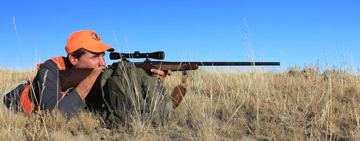 Antelope hunt rifle rest / Photo by Mike Demick