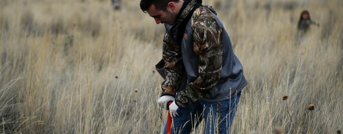 canyon_ridge_student_volunteers_to_help_plant_sagebrush_at_walker_res_march_2020