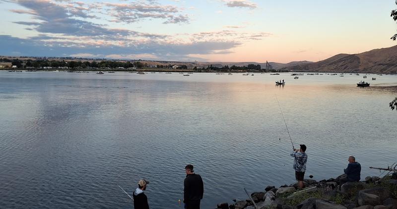 Fall Chinook and steelhead anglers at the confluence of the Clearwater and Snake rivers