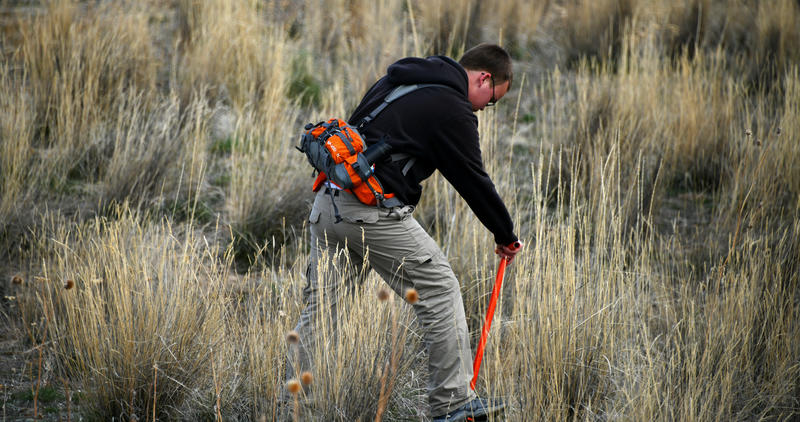volunteer_planting_sagebrush_at_walker_res_march_2020
