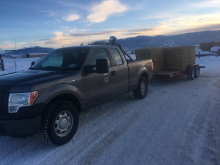 winter feeding_truck with hay