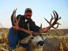 Ryan Smith 2007 Super Hunt winner with his buck November 2007